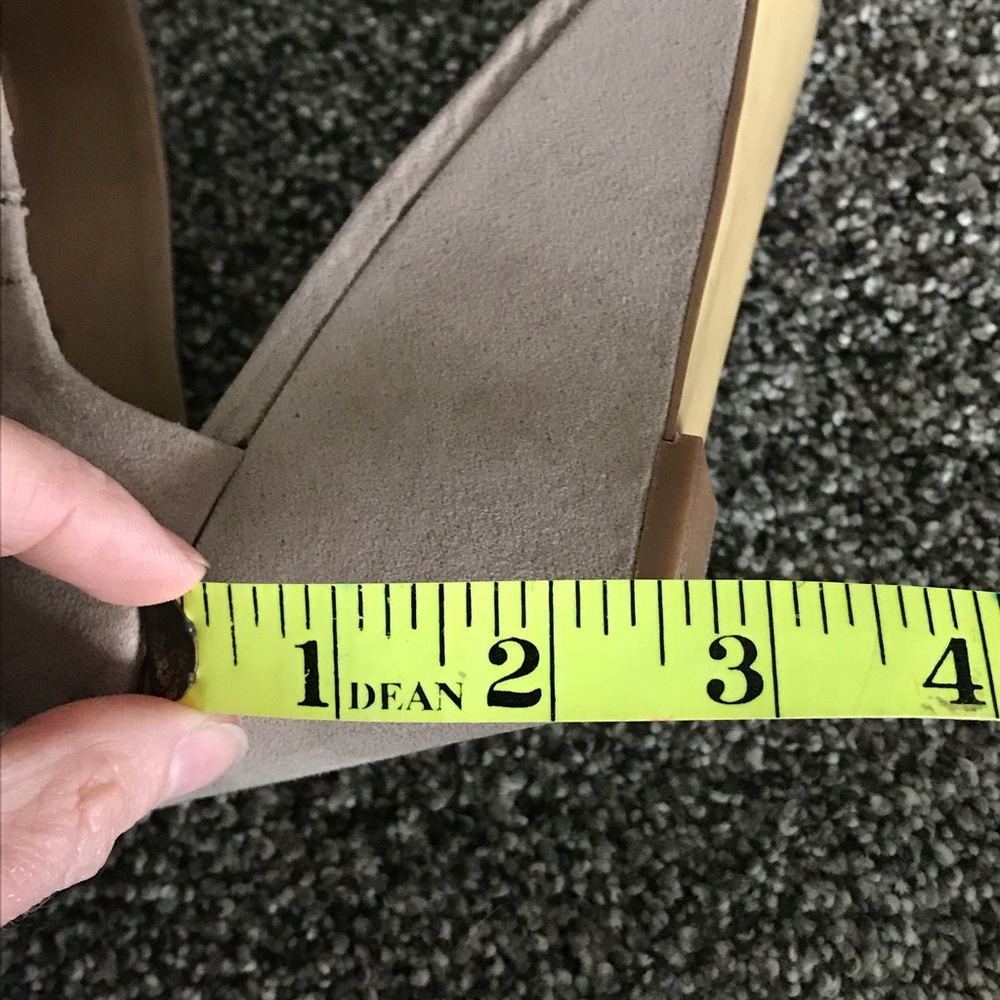 Light tan cuffed-ankle wedge sandal - Picture 7 of 7
